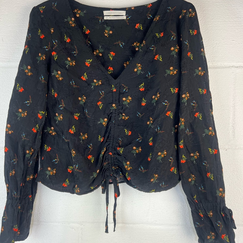 Urban Outfitters V-neck Cinched Floral Top, Small - Picture 9 of 11